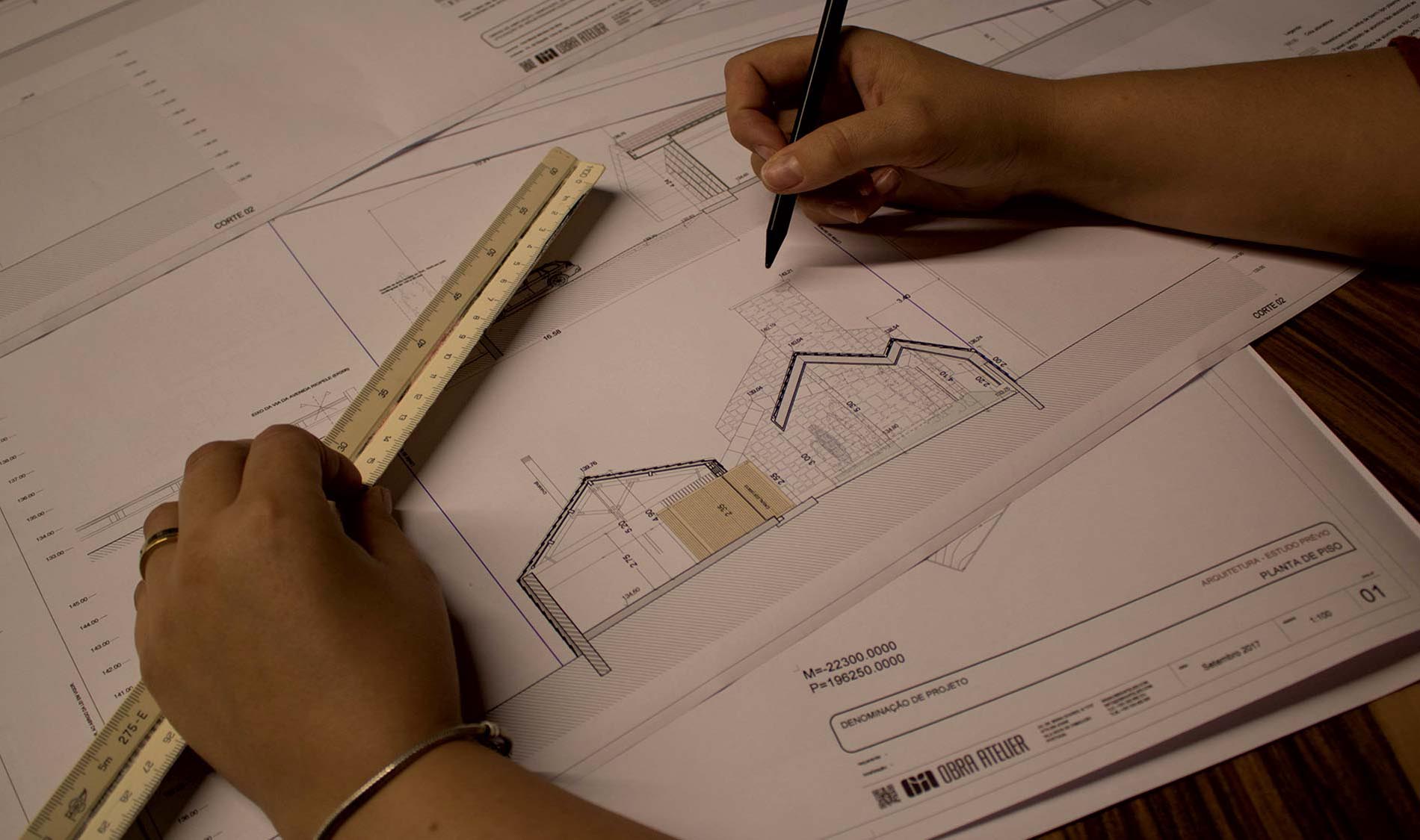 Porque contratar um arquiteto? O arquiteto por formação e experiência é o profissional que está sempre a par das novas tendências estéticas, novas técnicas e processos de construção e potencial criativo sem limites.